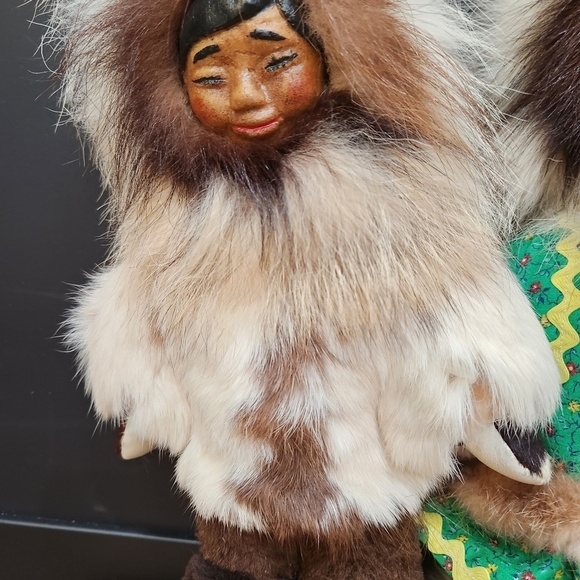 AUTHENTIC VINTAGE ALASKAN INUIT MAN & WOMAN HANDCRAFTED  DOLLS W/REAL FUR  12" - Picture 11 of 12